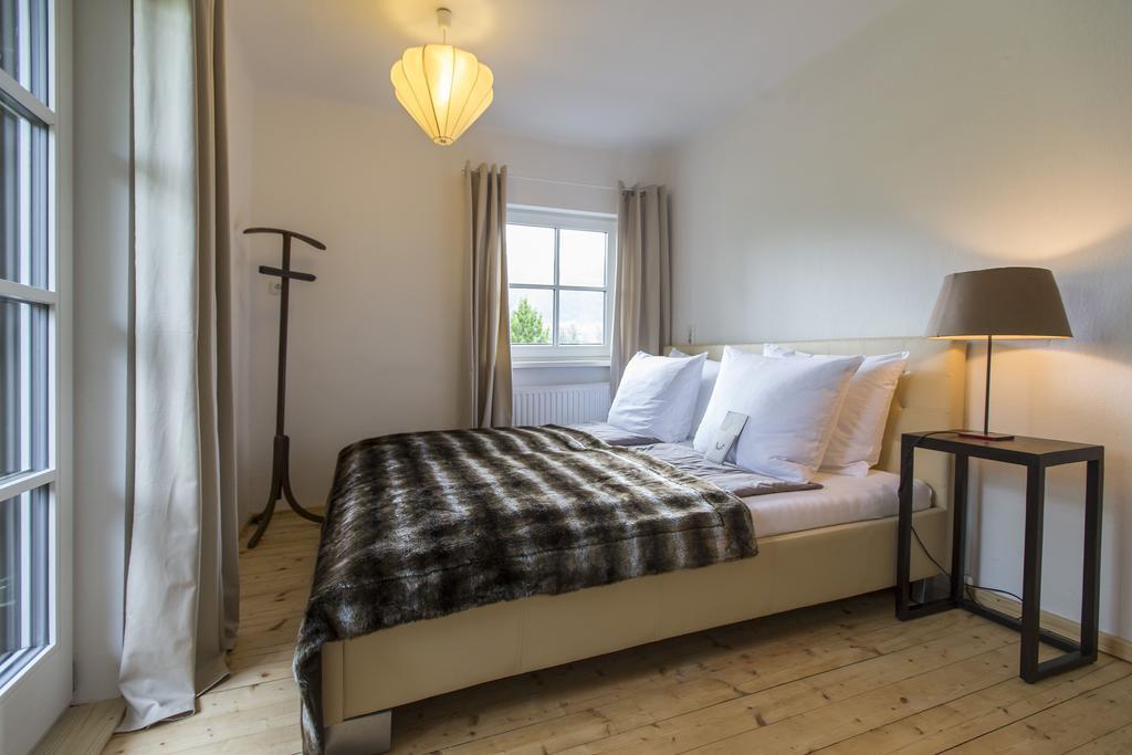 Forest Chalet, 15 Min To Salzburg Olt Town, And Most Beautiful Lakes, Secluded Location, 1,000 Sqm Garden, Mountainview, Panorama Sauna, Bath Whirlpool, Bbq&Bikes&Sunbeds For Free, Up To 10 P Голинг ан дер Залцах Стая снимка