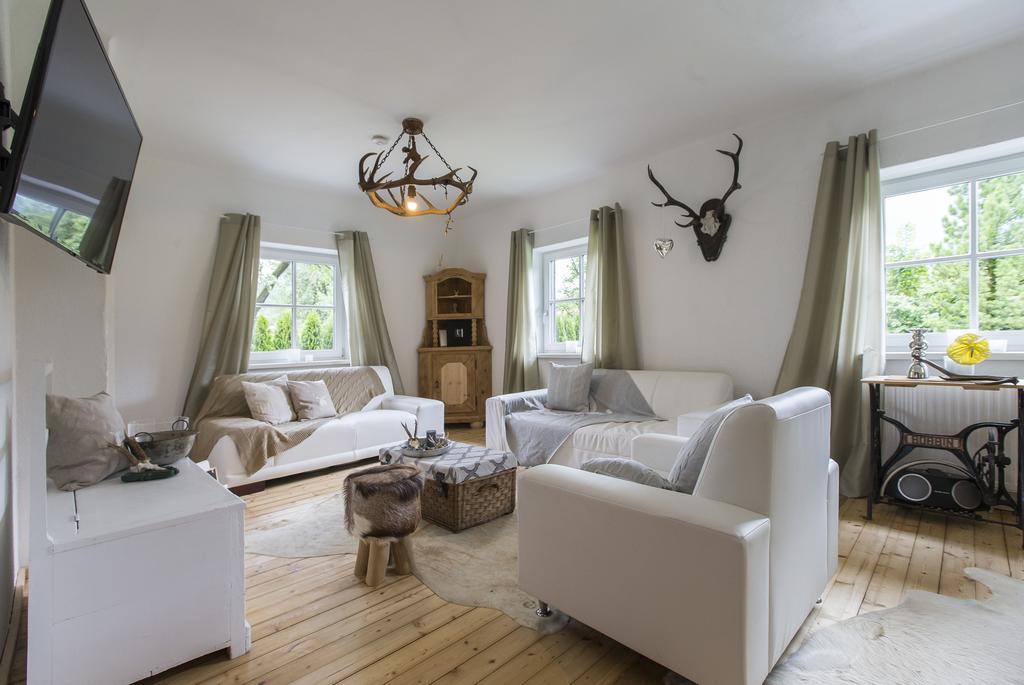 Forest Chalet, 15 Min To Salzburg Olt Town, And Most Beautiful Lakes, Secluded Location, 1,000 Sqm Garden, Mountainview, Panorama Sauna, Bath Whirlpool, Bbq&Bikes&Sunbeds For Free, Up To 10 P Голинг ан дер Залцах Стая снимка