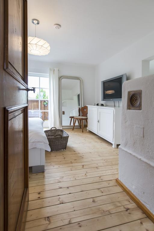 Forest Chalet, 15 Min To Salzburg Olt Town, And Most Beautiful Lakes, Secluded Location, 1,000 Sqm Garden, Mountainview, Panorama Sauna, Bath Whirlpool, Bbq&Bikes&Sunbeds For Free, Up To 10 P Голинг ан дер Залцах Стая снимка