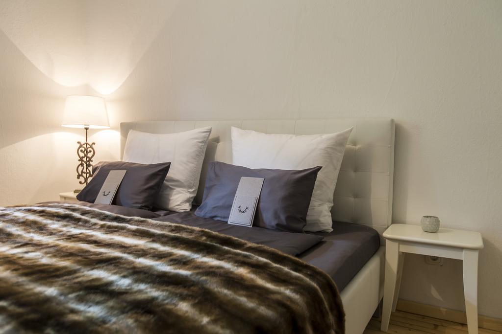 Forest Chalet, 15 Min To Salzburg Olt Town, And Most Beautiful Lakes, Secluded Location, 1,000 Sqm Garden, Mountainview, Panorama Sauna, Bath Whirlpool, Bbq&Bikes&Sunbeds For Free, Up To 10 P Голинг ан дер Залцах Стая снимка