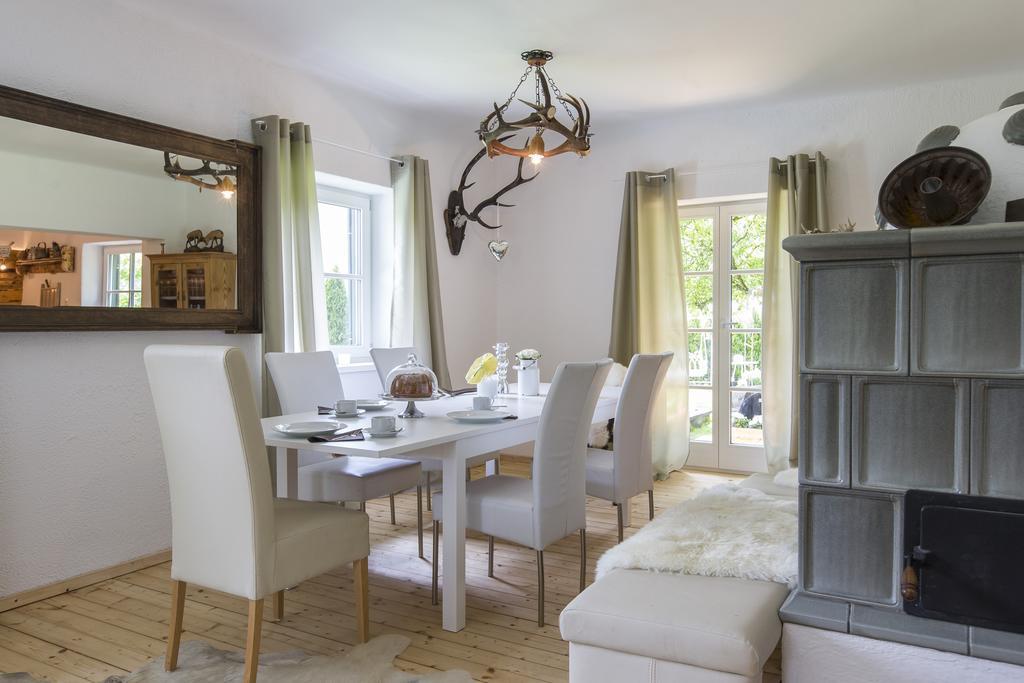 Forest Chalet, 15 Min To Salzburg Olt Town, And Most Beautiful Lakes, Secluded Location, 1,000 Sqm Garden, Mountainview, Panorama Sauna, Bath Whirlpool, Bbq&Bikes&Sunbeds For Free, Up To 10 P Голинг ан дер Залцах Стая снимка