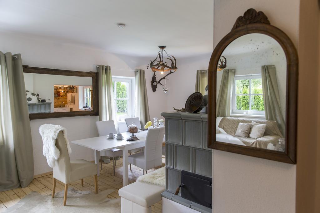 Forest Chalet, 15 Min To Salzburg Olt Town, And Most Beautiful Lakes, Secluded Location, 1,000 Sqm Garden, Mountainview, Panorama Sauna, Bath Whirlpool, Bbq&Bikes&Sunbeds For Free, Up To 10 P Голинг ан дер Залцах Стая снимка