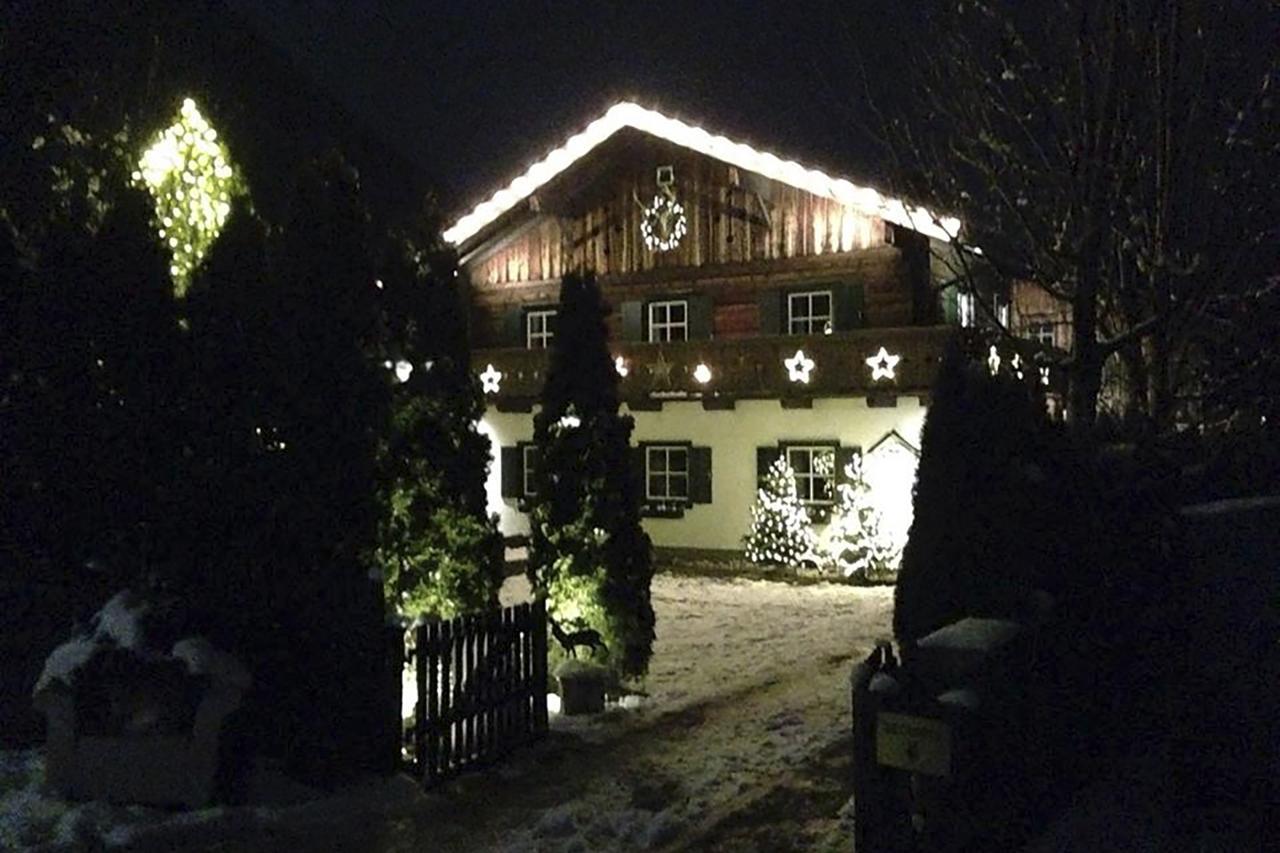 Forest Chalet, 15 Min To Salzburg Olt Town, And Most Beautiful Lakes, Secluded Location, 1,000 Sqm Garden, Mountainview, Panorama Sauna, Bath Whirlpool, Bbq&Bikes&Sunbeds For Free, Up To 10 P Голинг ан дер Залцах Екстериор снимка